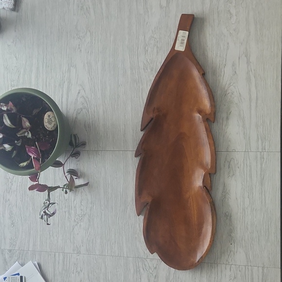 NEW wooden feather cutting board centerpiece - Picture 2 of 8